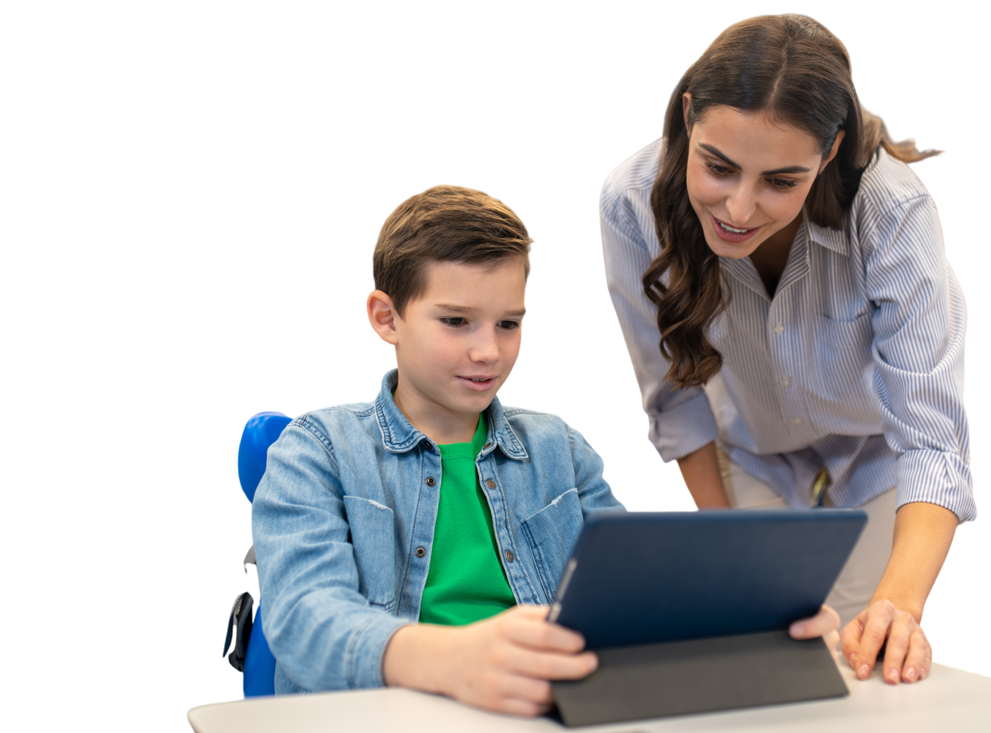 Docente y estudiante usando IA educativa